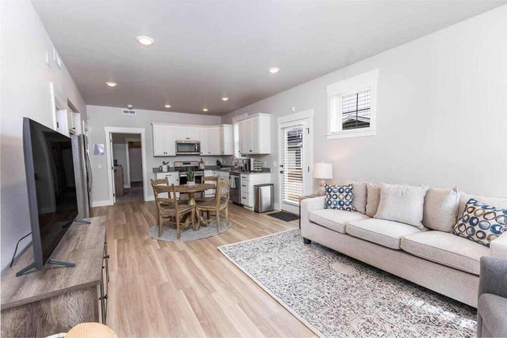 Charming 3-Bedroom In Vibrant New Neighborhood ビリングズ エクステリア 写真