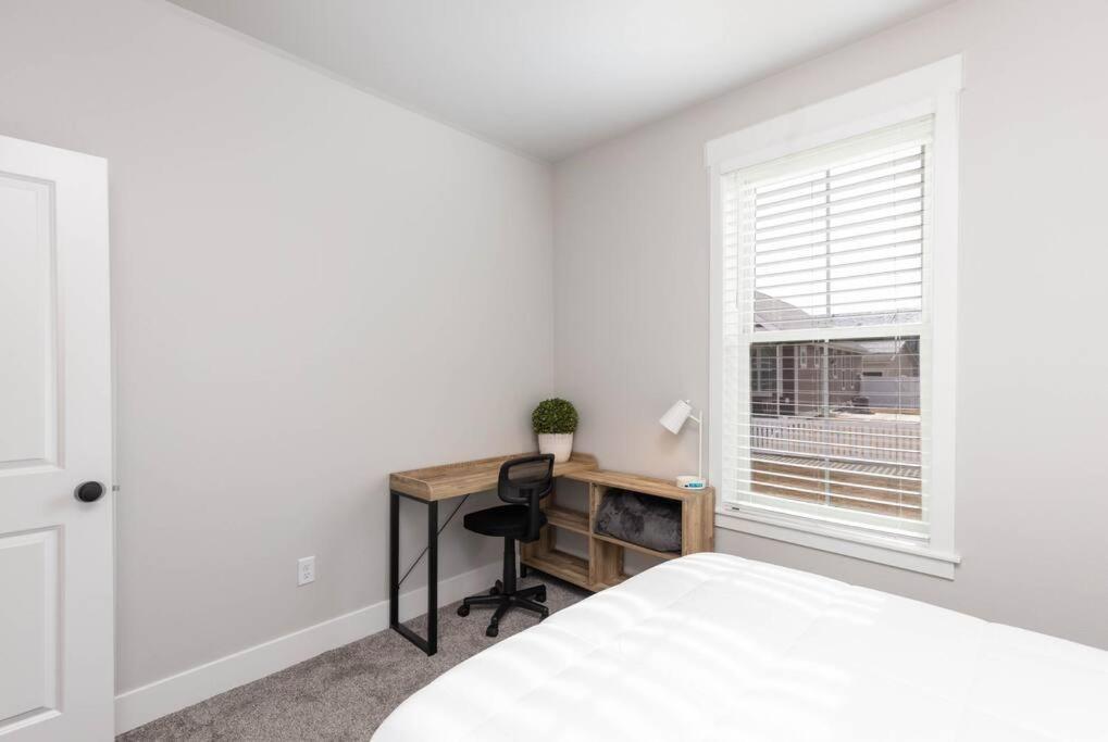 Charming 3-Bedroom In Vibrant New Neighborhood ビリングズ エクステリア 写真