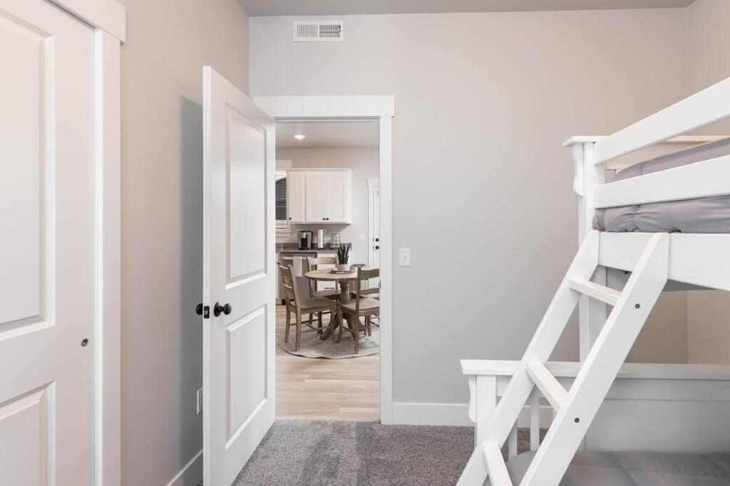Charming 3-Bedroom In Vibrant New Neighborhood ビリングズ エクステリア 写真