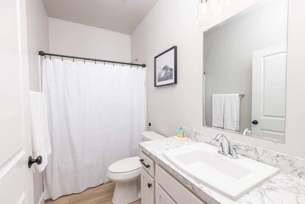 Charming 3-Bedroom In Vibrant New Neighborhood ビリングズ エクステリア 写真