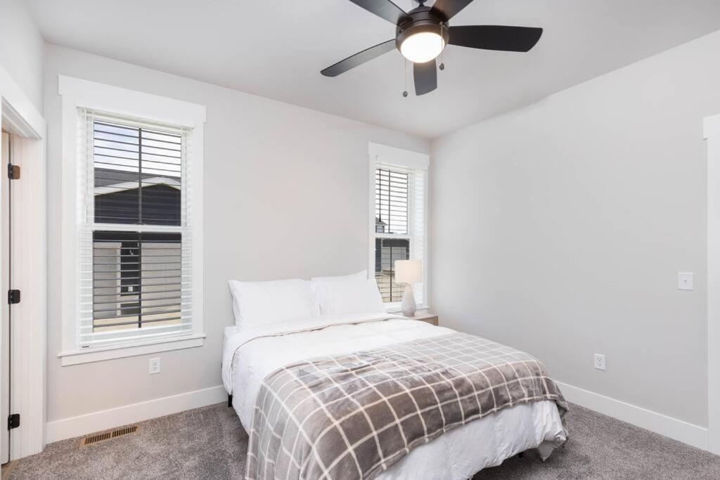 Charming 3-Bedroom In Vibrant New Neighborhood ビリングズ エクステリア 写真