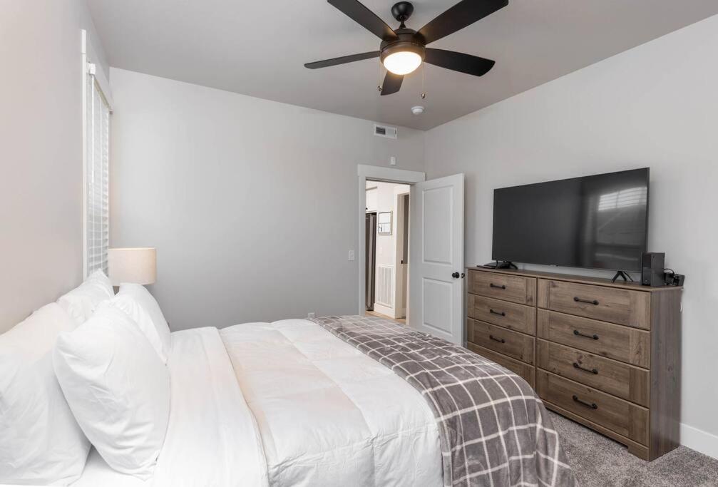 Charming 3-Bedroom In Vibrant New Neighborhood ビリングズ エクステリア 写真