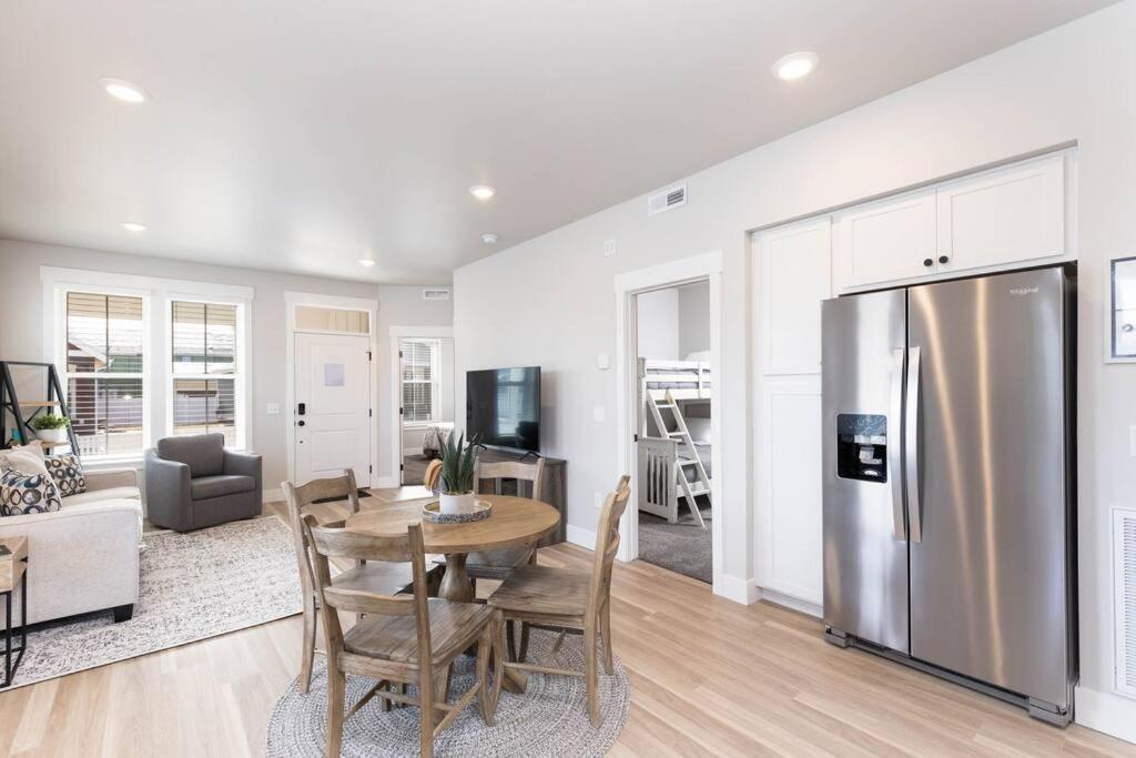 Charming 3-Bedroom In Vibrant New Neighborhood ビリングズ エクステリア 写真
