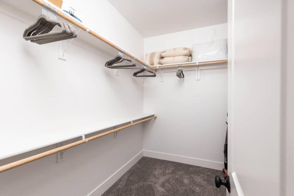 Charming 3-Bedroom In Vibrant New Neighborhood ビリングズ エクステリア 写真