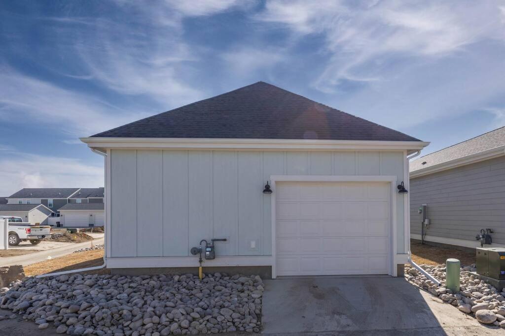 Charming 3-Bedroom In Vibrant New Neighborhood ビリングズ エクステリア 写真